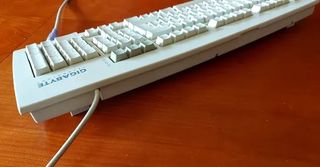 Teclado Retro Gigabyte Scorpius 98A plus Ps-2