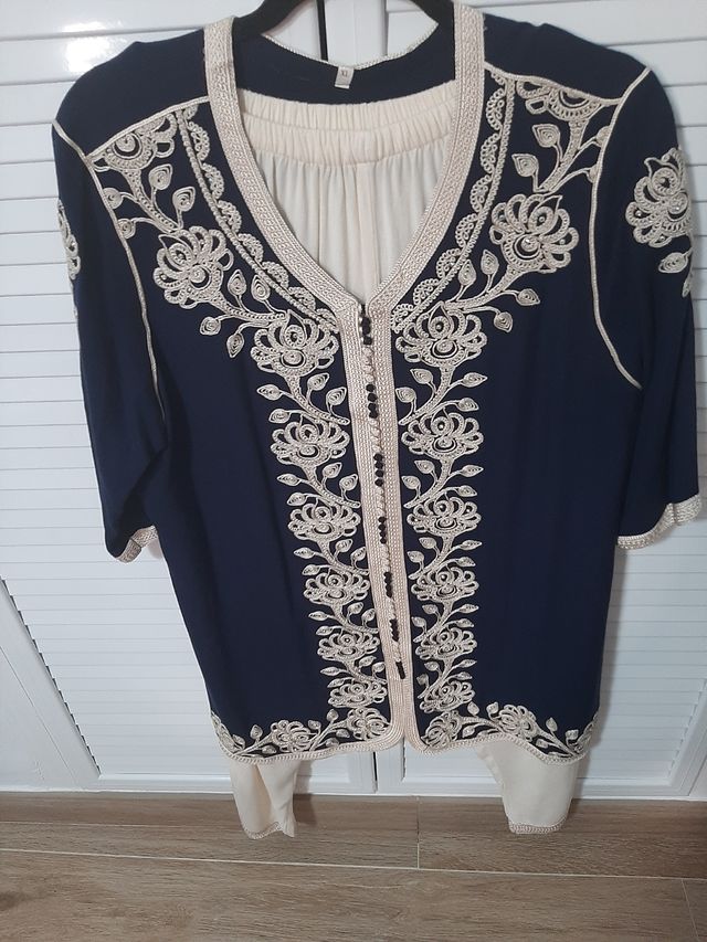 conjunto señora de kaftan y pantalón.