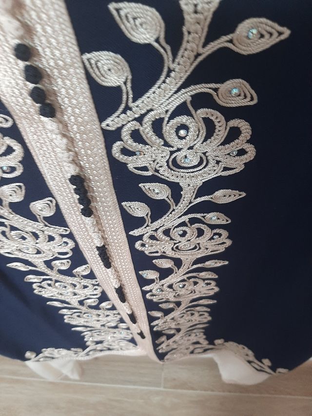 conjunto señora de kaftan y pantalón.