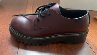 Zapatos oxford de cuero granate