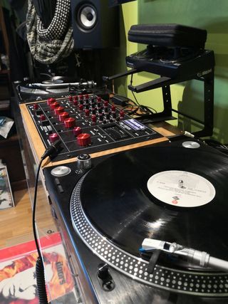 MESA DE MEZCLAS ROTARY NUMARK DM 1920X