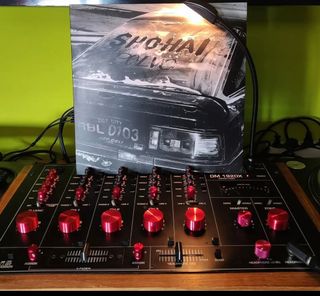 MESA DE MEZCLAS ROTARY NUMARK DM 1920X