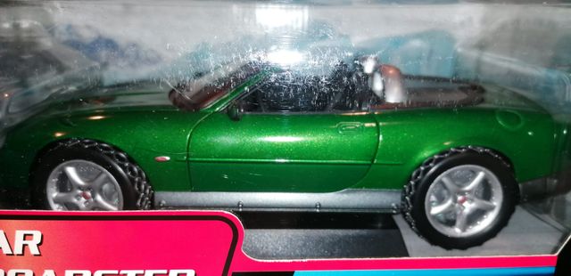 MAQUETA james bond 007-1:18 Jaguar xkr roadster -