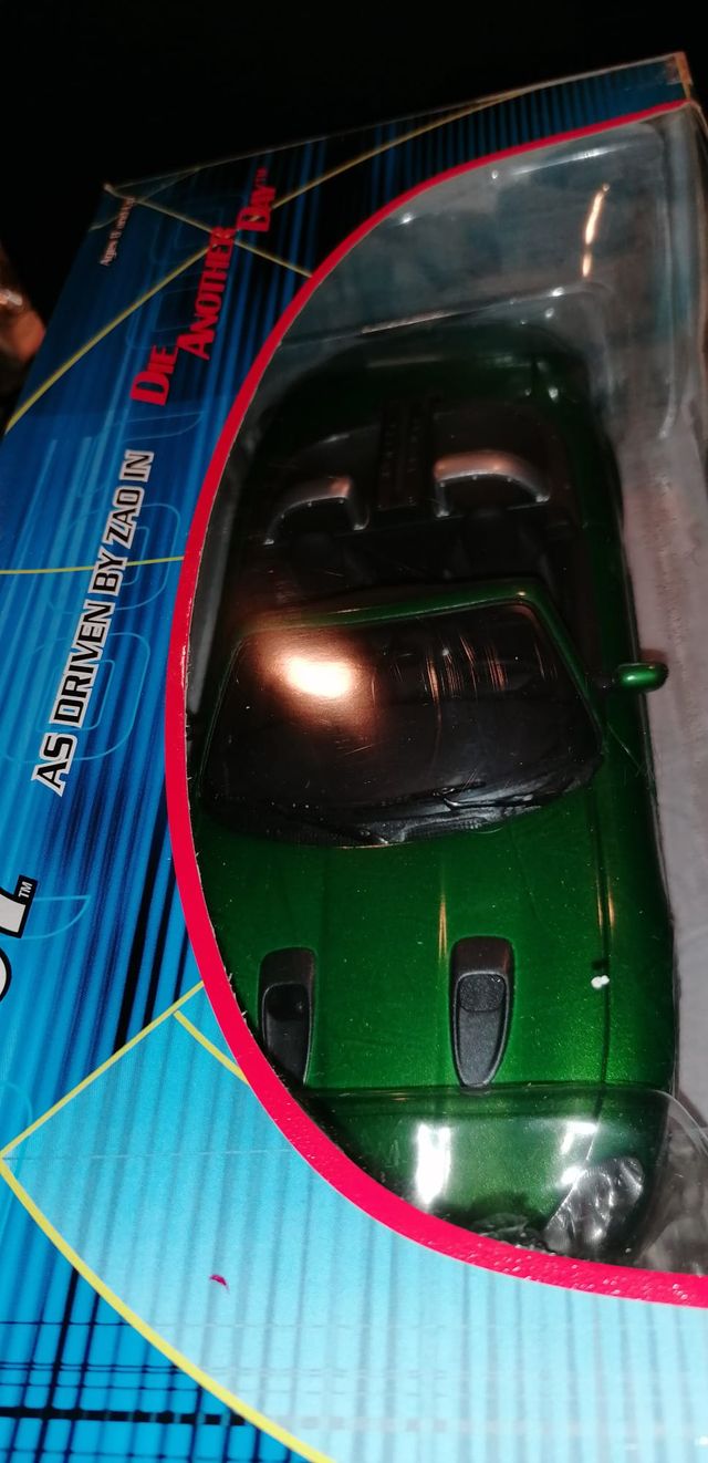 MAQUETA james bond 007-1:18 Jaguar xkr roadster -
