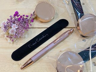 Boligrafo Pierre Cardin y balsamo de labios