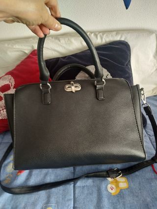 Bolso negro de Zara 