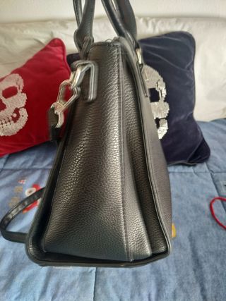 Bolso negro de Zara 