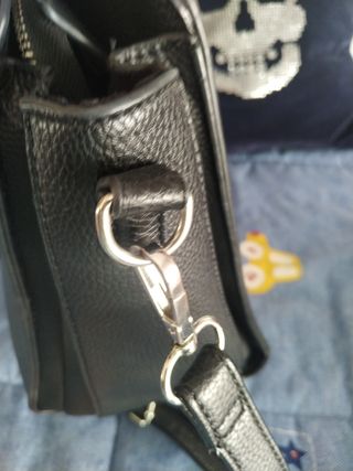 Bolso negro de Zara 