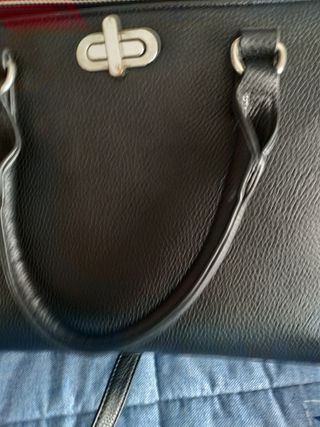 Bolso negro de Zara 