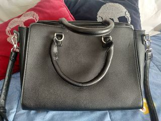 Bolso negro de Zara 