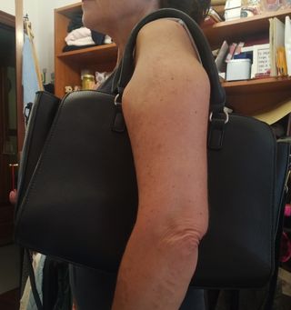 Bolso negro de Zara 