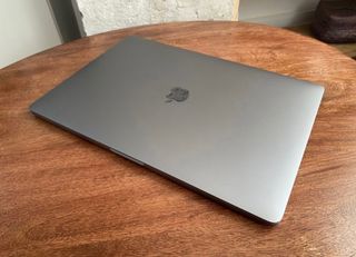 MacBook Pro 15 Touch ID  