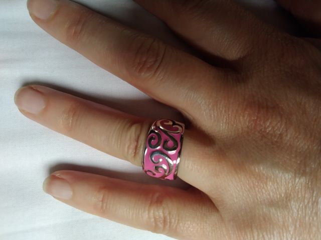 Sortija plata y esmalte rosa