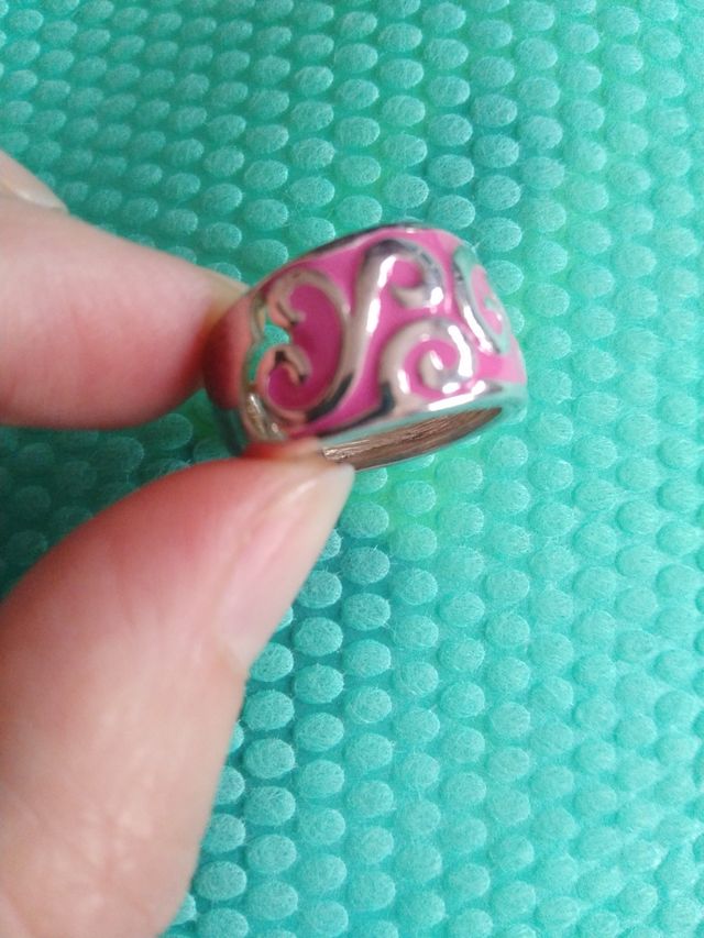 Sortija plata y esmalte rosa