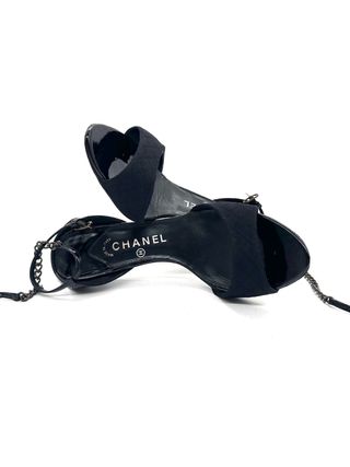 Sandalia de tacón Chanel 