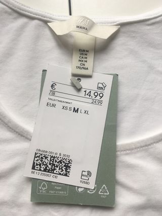 Camiseta blanca embarazada