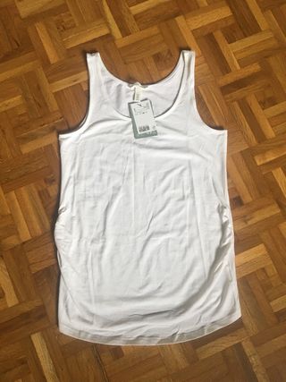 Camiseta blanca embarazada