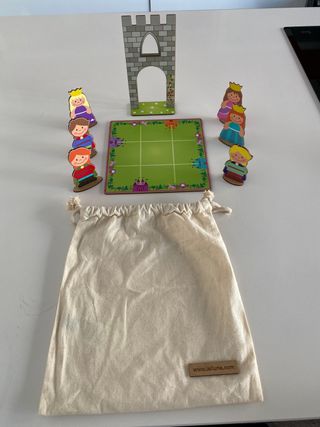 Precioso juego de madera de princesas y príncipes