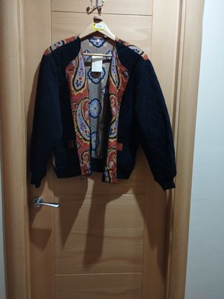 cazadora con su compra viene un regalo 
