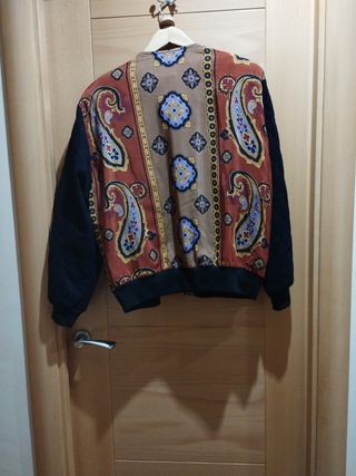 cazadora con su compra viene un regalo 