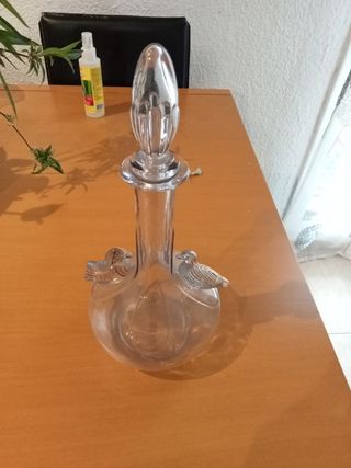 botella de licor antigua de pajaros