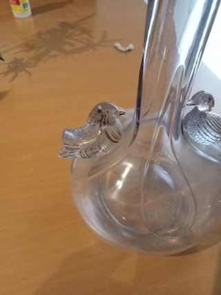 botella de licor antigua de pajaros