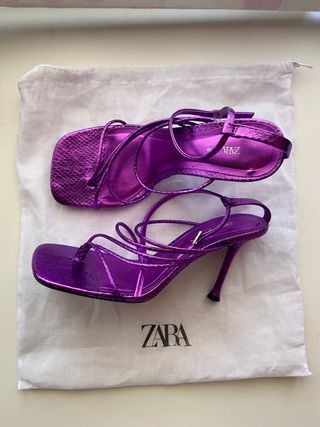 Sandalias tacón de Zara