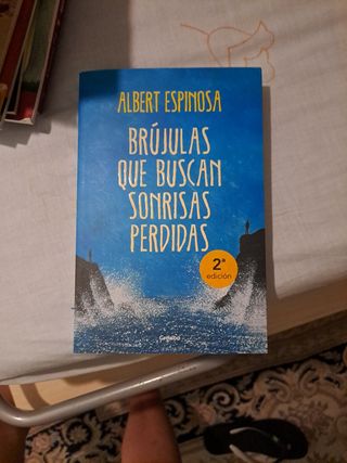 Brújulas que buscan sonrisas perdidas libro juveni