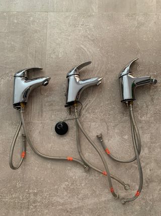 Grifos Marca VINA. Buena calidad