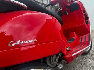 Vespa GTS 250