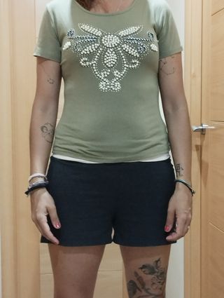 Camisa de fantasía. Con su compra viene un regalo