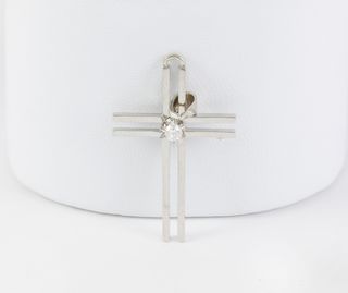 Colgante cruz en oro blanco 18k con brillante