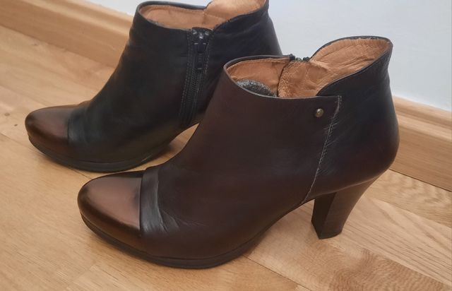 Botines de piel marrón. Hispanitas. Talla 38
