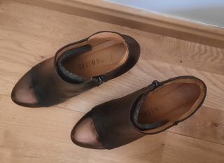 Botines de piel marrón. Hispanitas. Talla 38