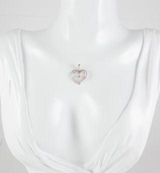Colgante corazón en oro blanco 18k con brillante
