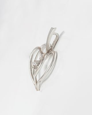 Colgante corazón en oro blanco 18k con brillante