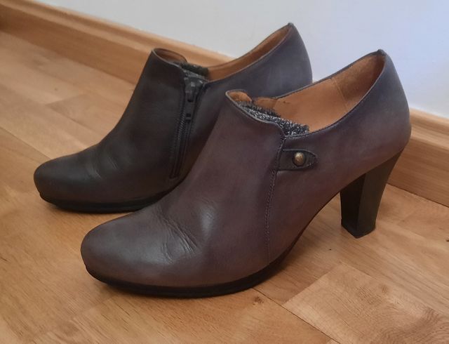 Botines de piel. Hispanitas. Talla 38