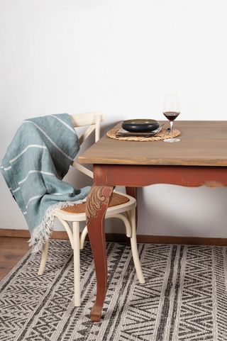 Mesa de comedor vintage de madera maciza