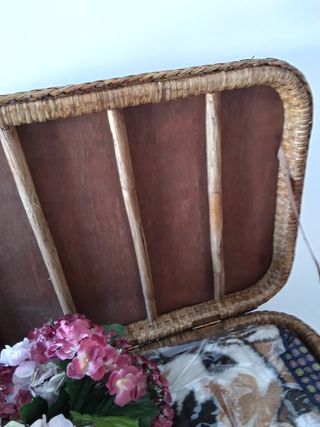 Mesa, cesta de RATTAN. Becara Alta Decoración