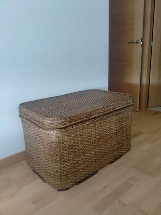 Mesa, cesta de RATTAN. Becara Alta Decoración