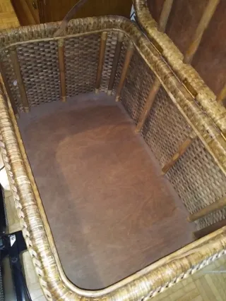 Mesa, cesta de RATTAN. Becara Alta Decoración