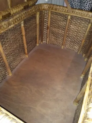 Mesa, cesta de RATTAN. Becara Alta Decoración