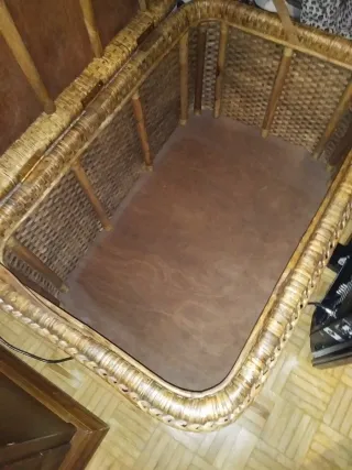 Mesa, cesta de RATTAN. Becara Alta Decoración