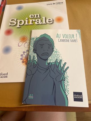 Libro de francés en spirale.