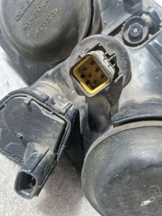 Faro Derecho Toyota Avensis 1.6 2002