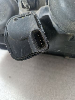 Faro Derecho Toyota Avensis 1.6 2002