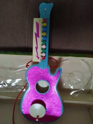 Antigua guitarra mágica, de Kuxan