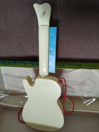 Antigua guitarra mágica, de Kuxan