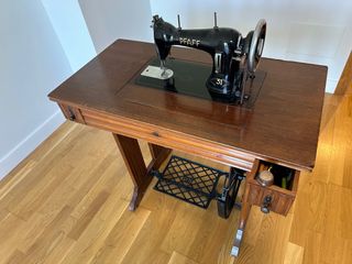 MAQUINA DE COSER ANTIGUA STAFF