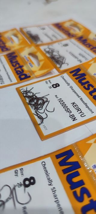 ANZUELO X8 Nº8 MUSTAD MODELO KEIRYU CARBONO.